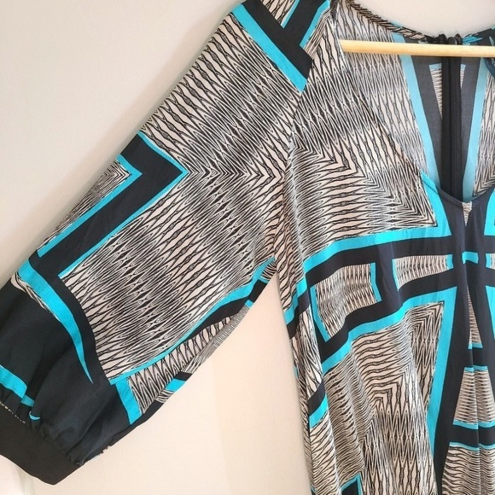 Marciano Lightweight Silk‎ Geometric Print Romper with Gold Chain Belt Size 0 - Picture 2 of 9
